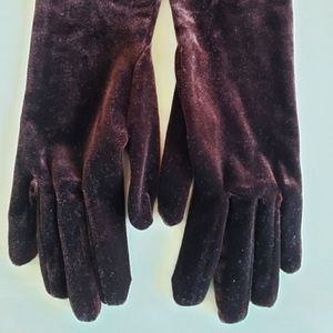 Brown velvet gloves